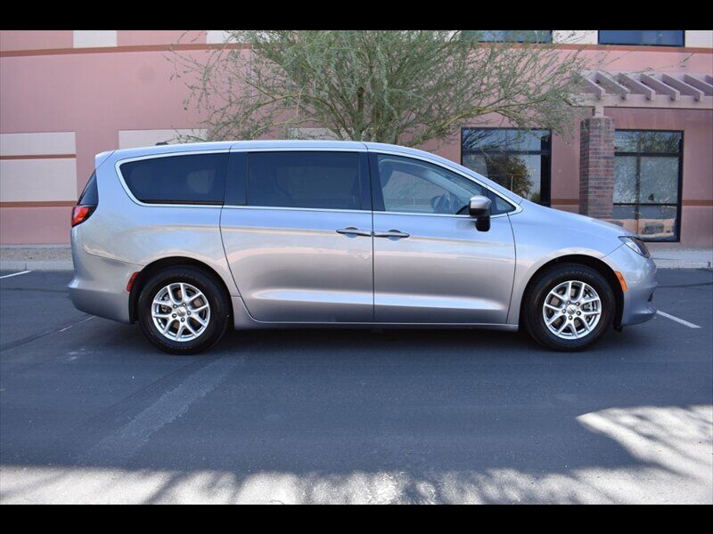 2021 CHRYSLER Voyager