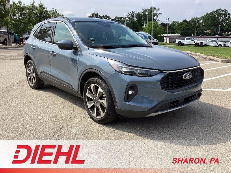 2024 FORD Escape