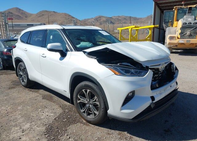 2022 TOYOTA Highlander