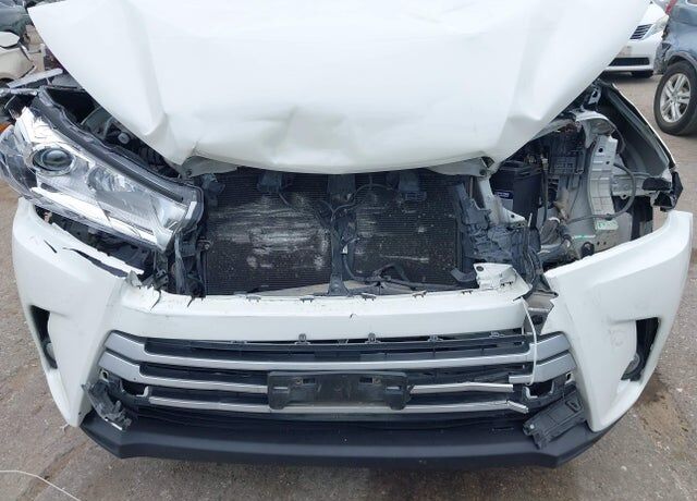 2017 TOYOTA Highlander