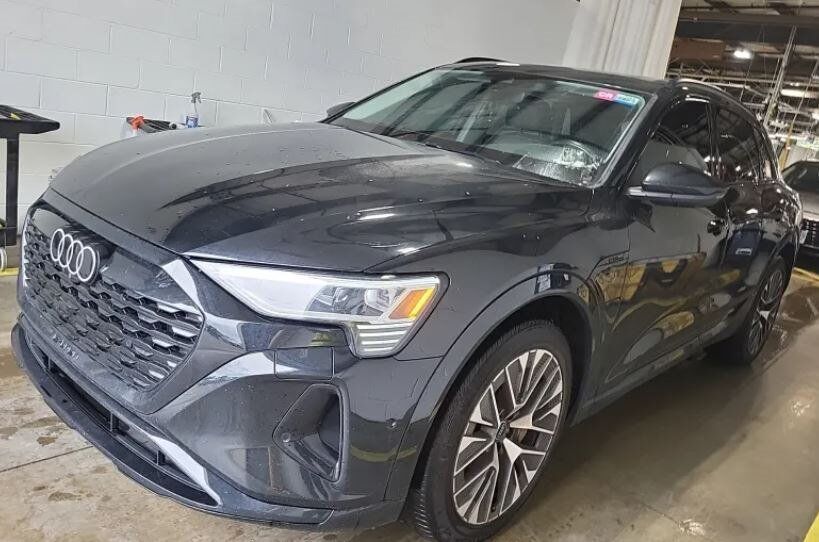 2024 AUDI Q8