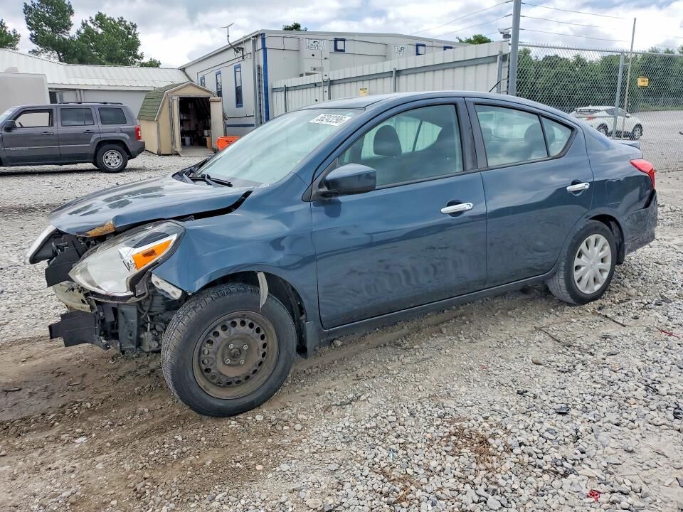 2017 NISSAN Versa