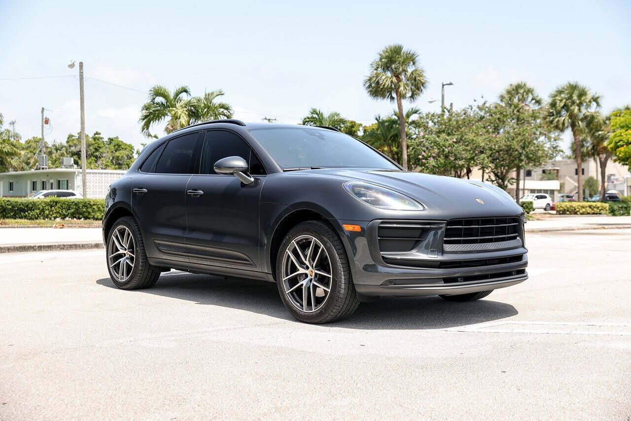2022 PORSCHE Macan