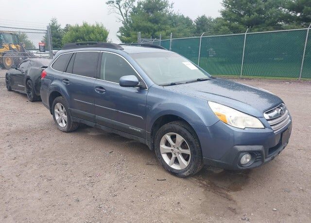 2013 SUBARU Outback