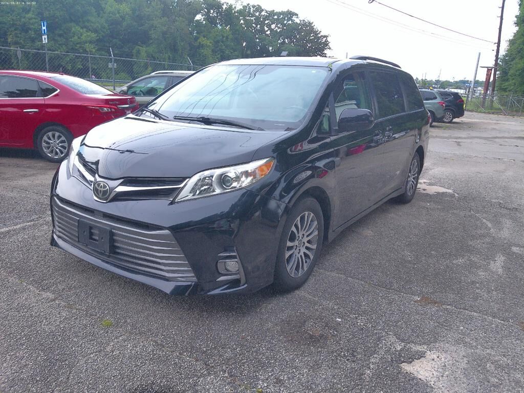 2019 TOYOTA Sienna