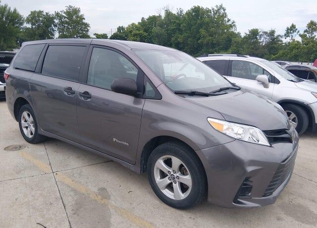 2019 TOYOTA Sienna