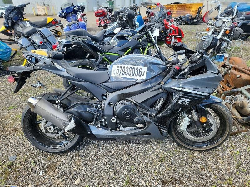 2025 SUZUKI GSX-R600