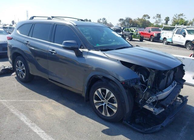 2022 TOYOTA Highlander