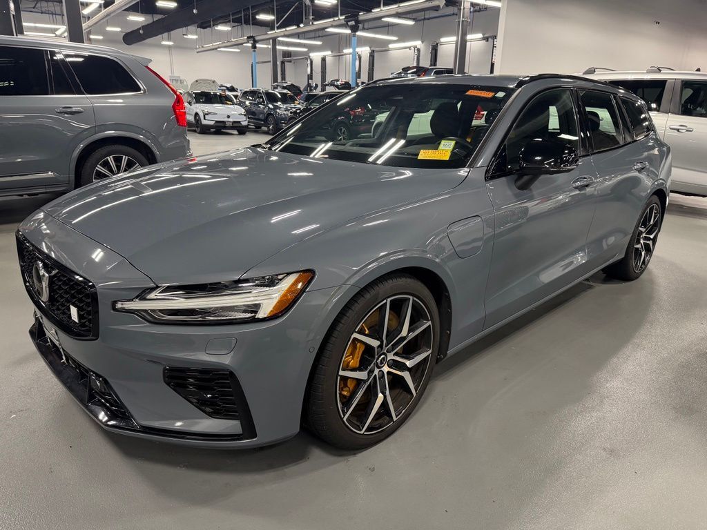 2023 VOLVO V60