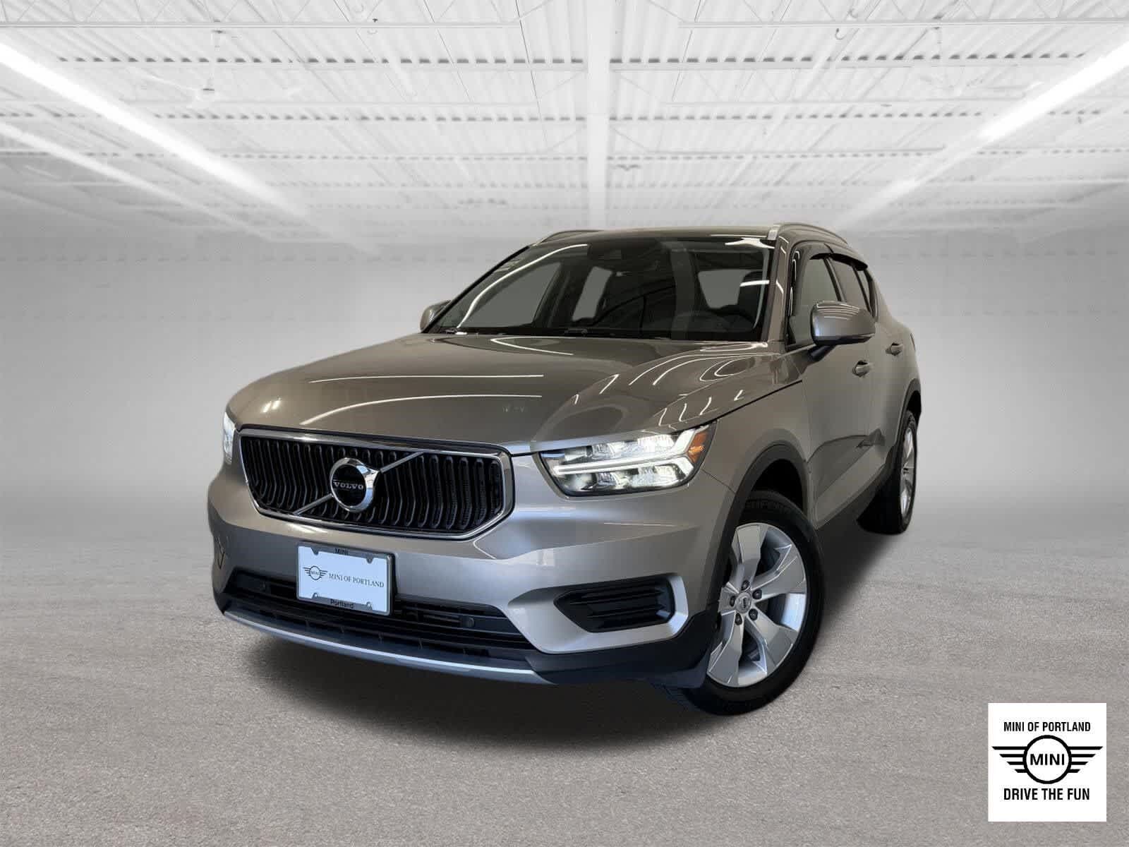 2022 VOLVO XC40