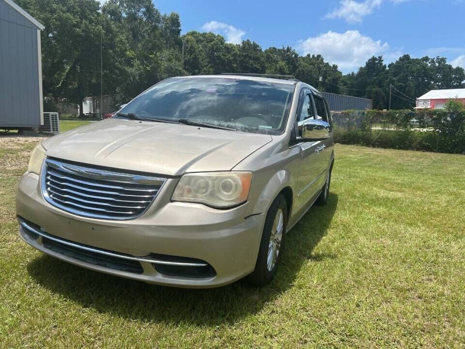 2013 CHRYSLER Town and Country