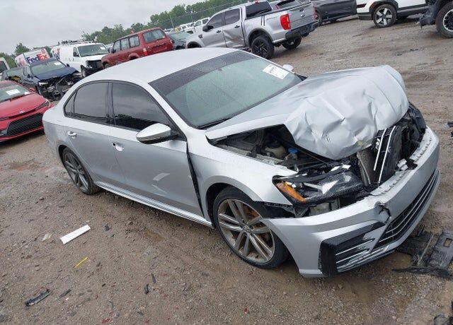 2018 VOLKSWAGEN Passat