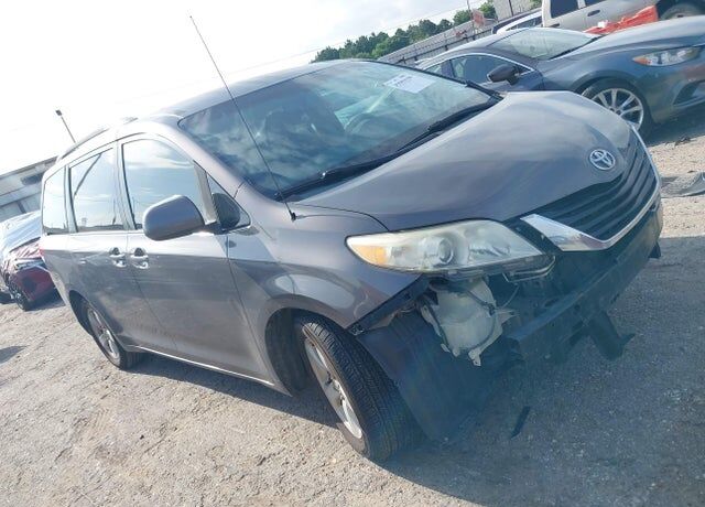 2013 TOYOTA Sienna