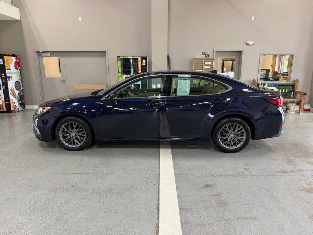2018 LEXUS ES