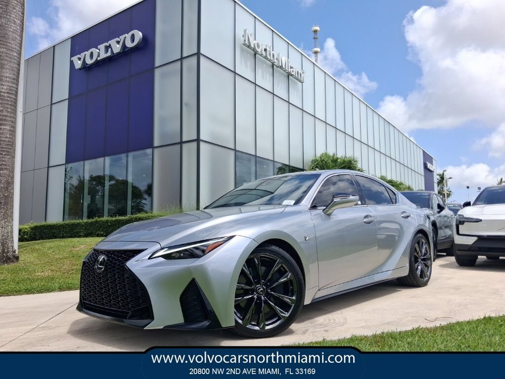 2022 LEXUS IS