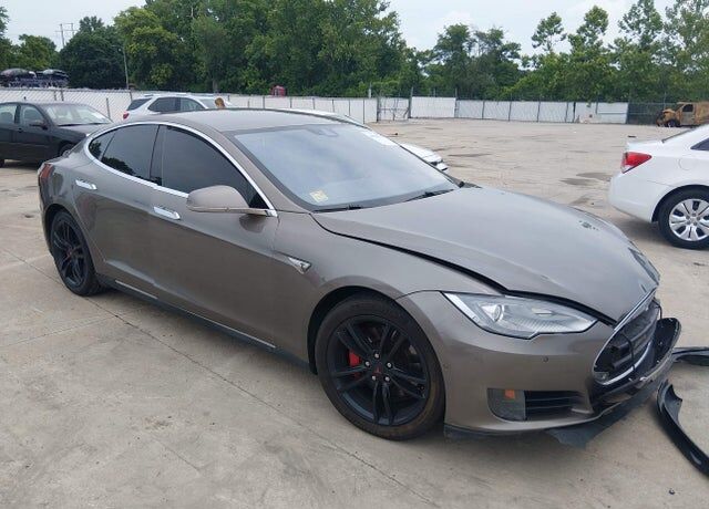 2015 TESLA Model S