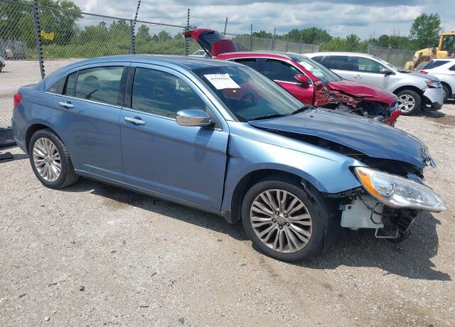 2011 CHRYSLER 200