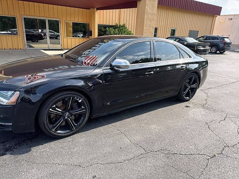 2013 AUDI S8
