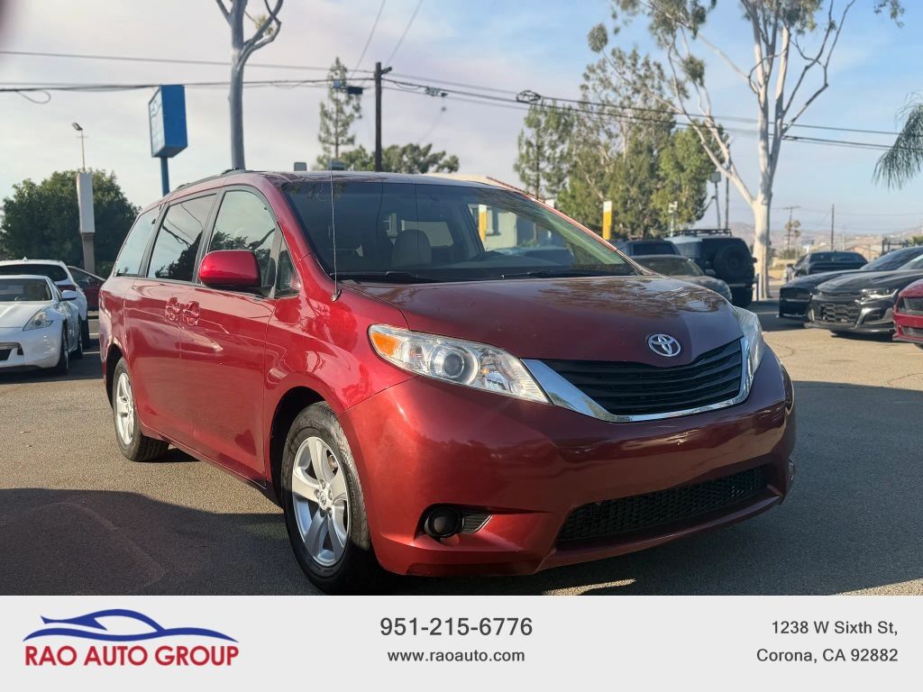 2013 TOYOTA Sienna