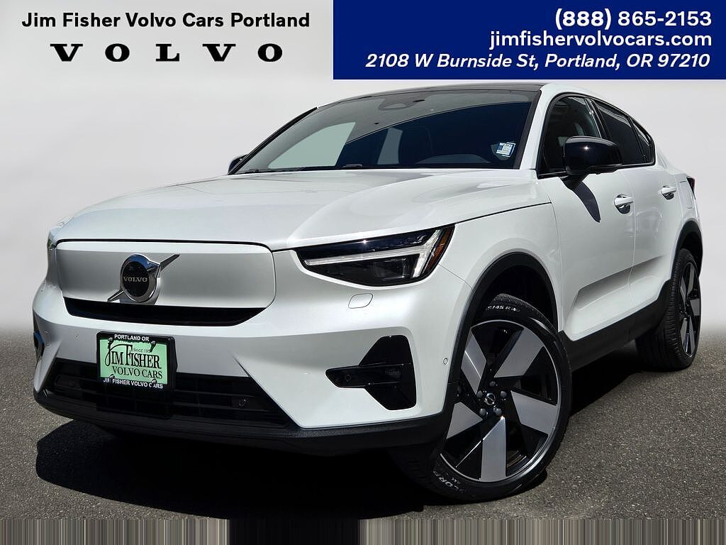 2023 VOLVO C40
