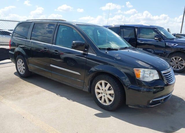 2016 CHRYSLER Town and Country