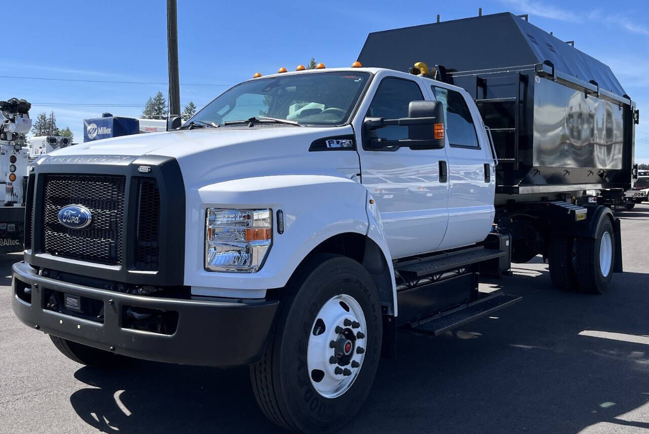 2023 FORD F-750