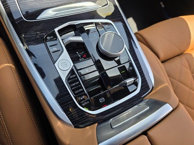 2027 BMW X7