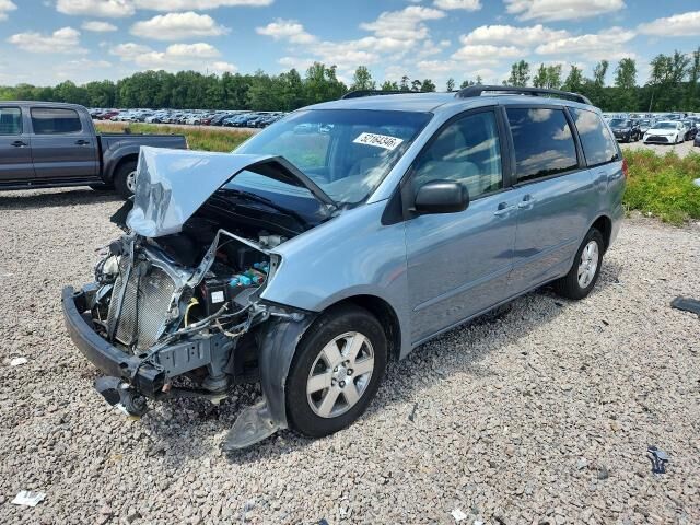 2010 TOYOTA Sienna