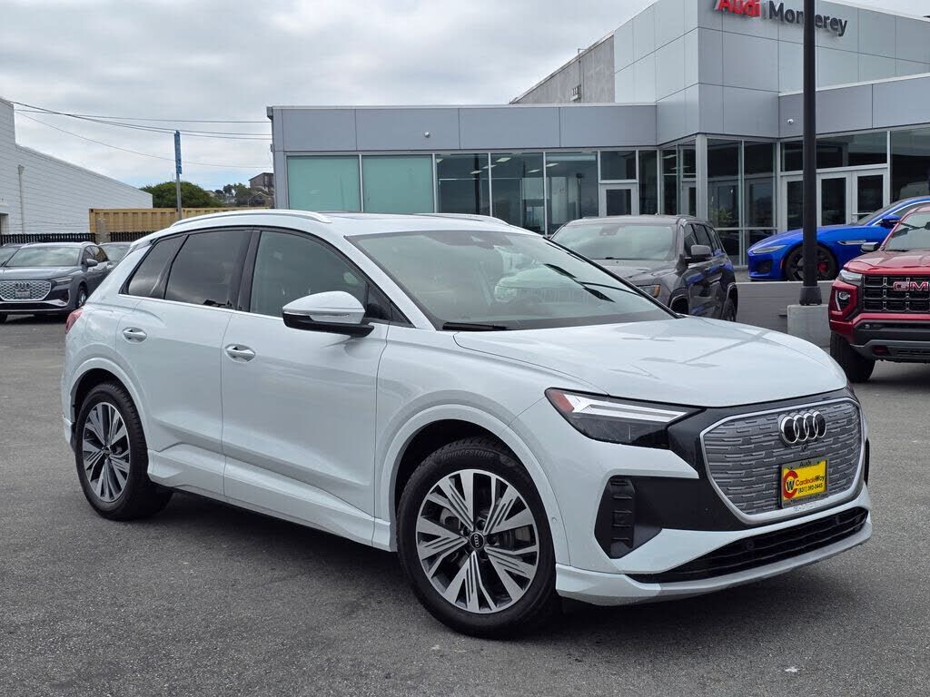 2023 AUDI Q4