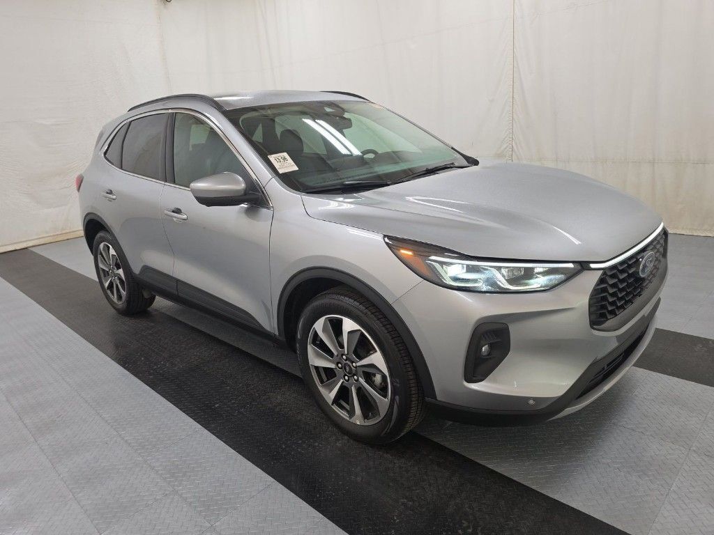 2024 FORD Escape