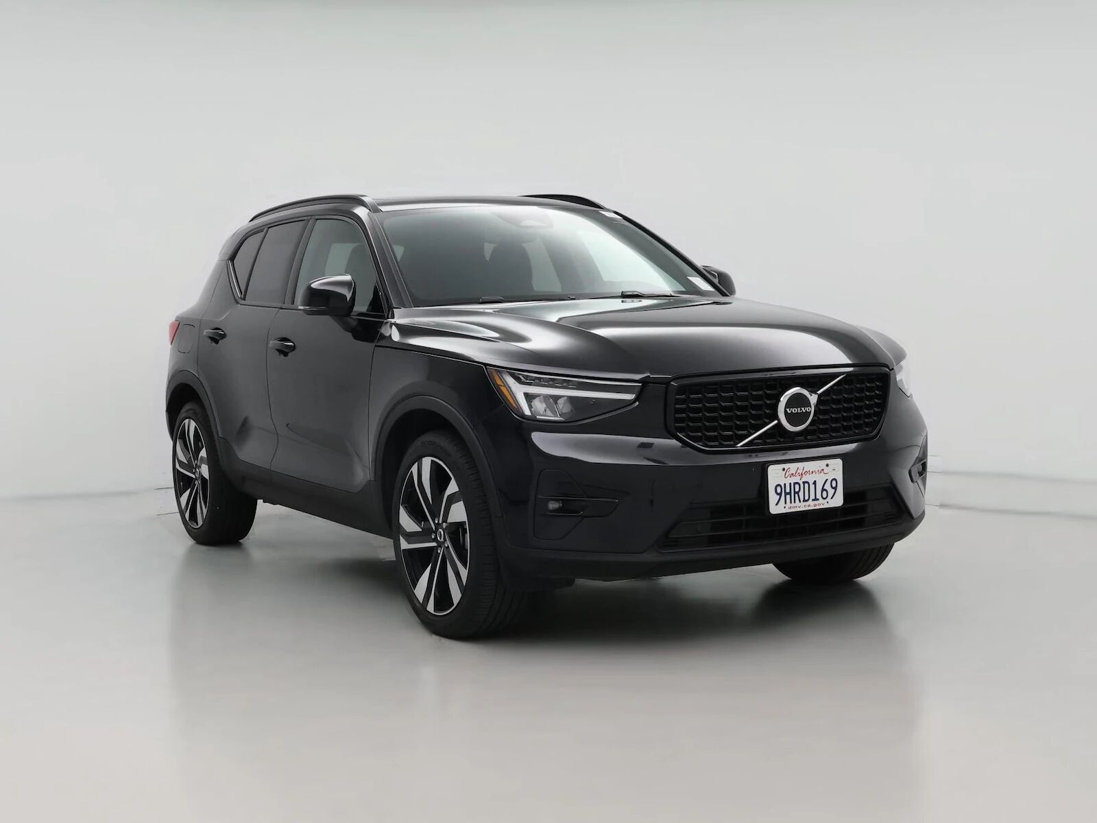 2023 VOLVO XC40