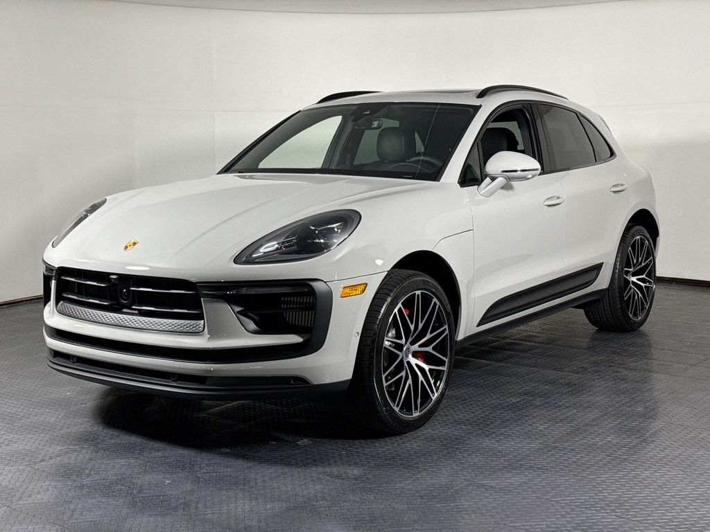 2026 PORSCHE Macan