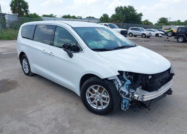 2023 CHRYSLER Voyager