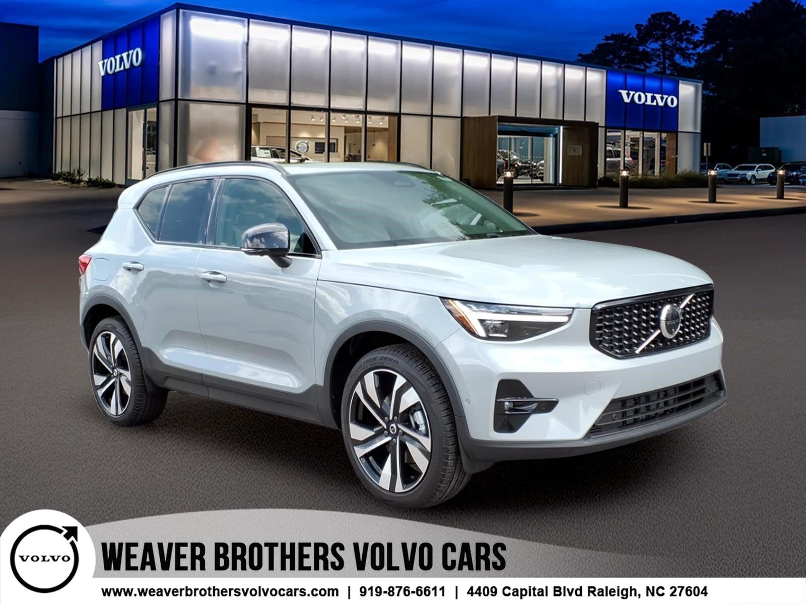 2026 VOLVO XC40