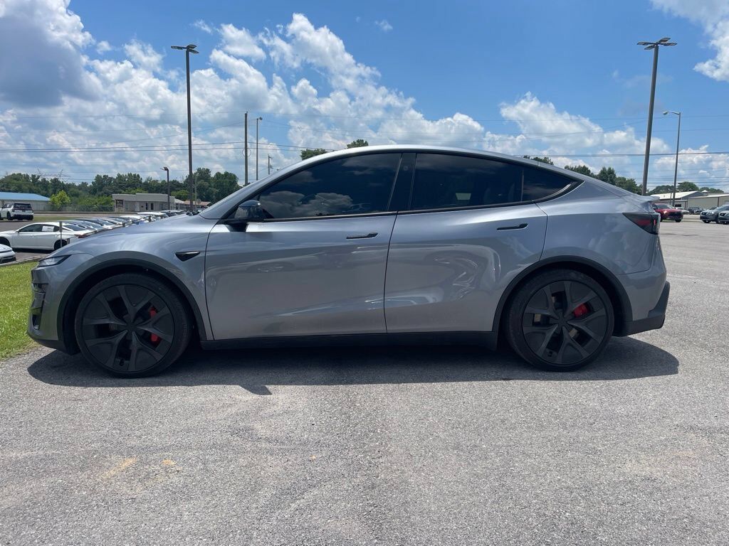 2026 TESLA Model Y