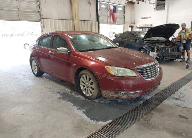 2013 CHRYSLER 200