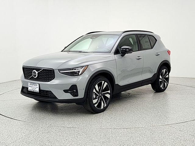2026 VOLVO XC40