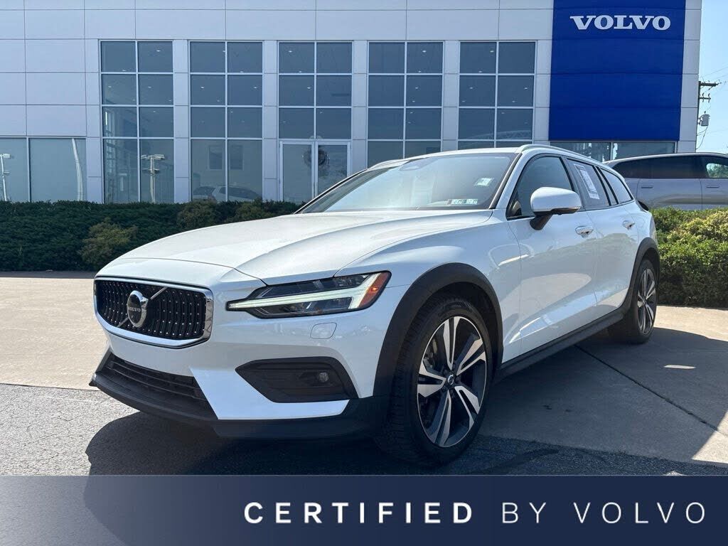 2024 VOLVO V60CC