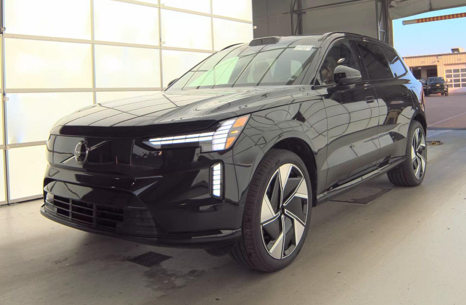 2025 VOLVO EX90