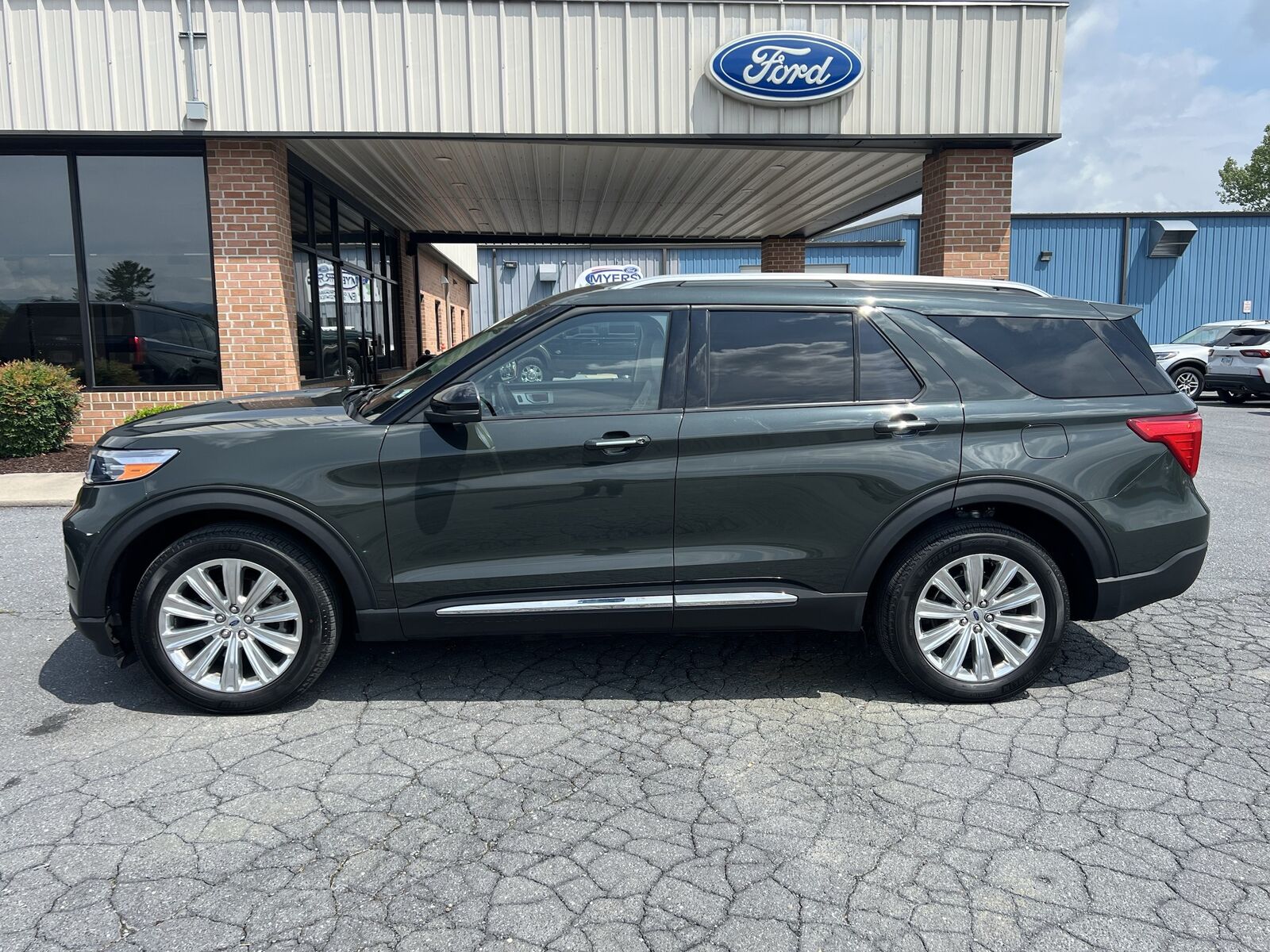 2023 FORD Explorer