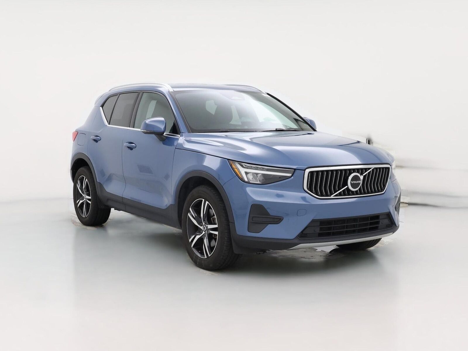 2024 VOLVO XC40