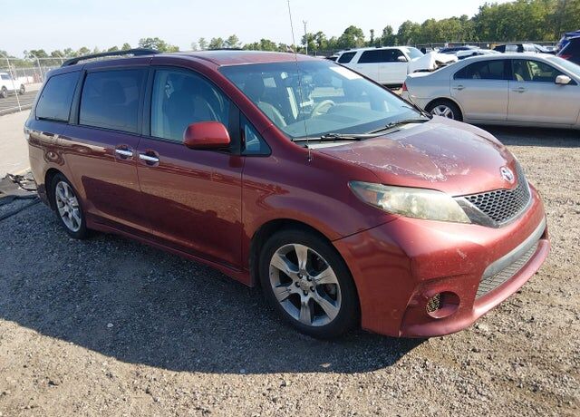 2013 TOYOTA Sienna