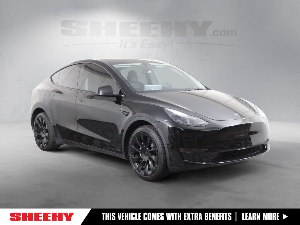 2025 TESLA Model Y