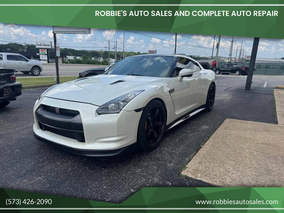 2011 NISSAN GT-R