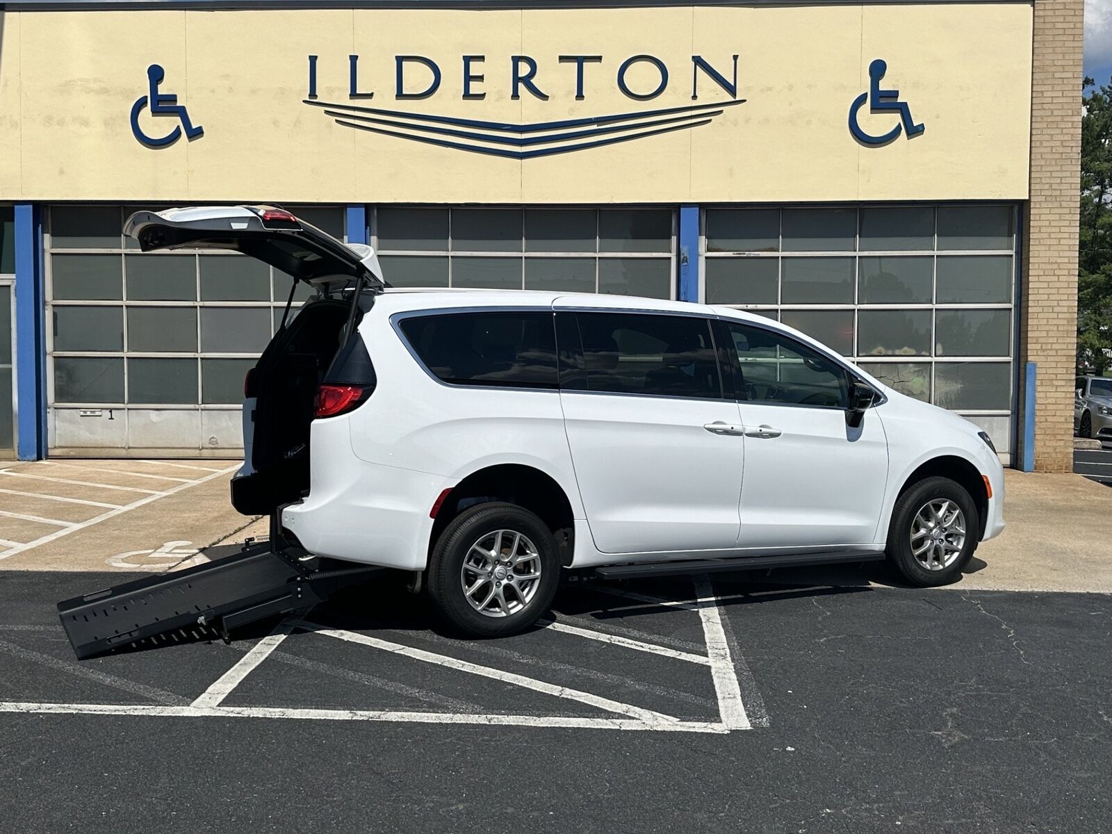 2026 CHRYSLER Voyager