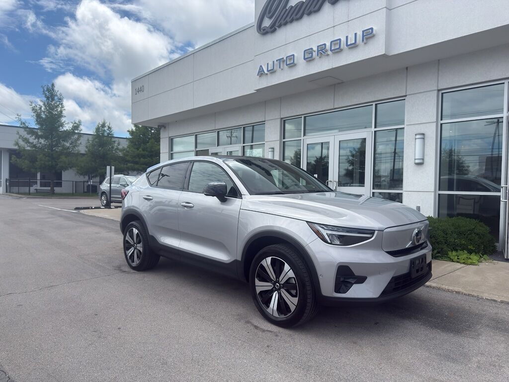 2023 VOLVO C40