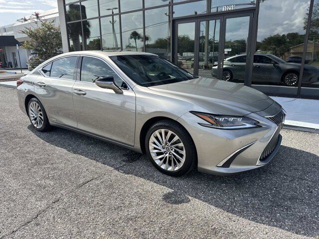 2021 LEXUS ES