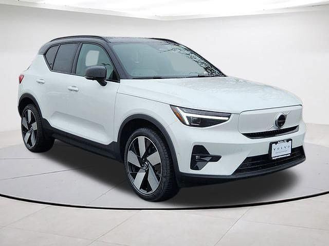 2026 VOLVO EX40