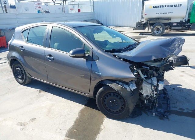 2016 TOYOTA Prius