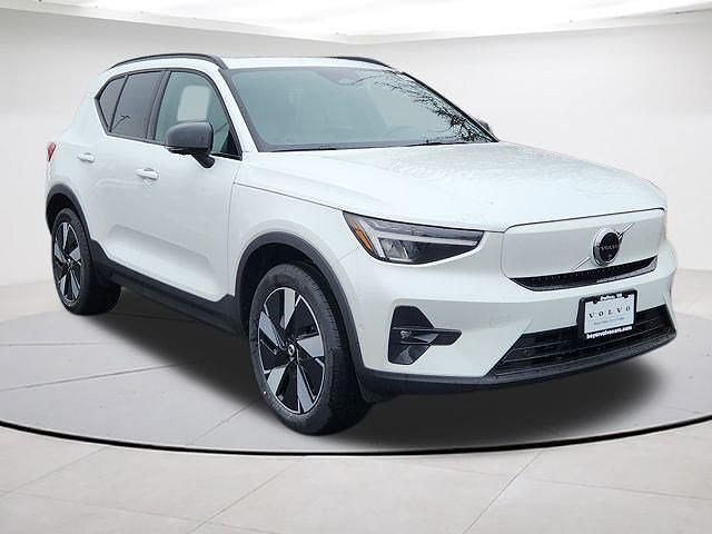 2026 VOLVO EX40